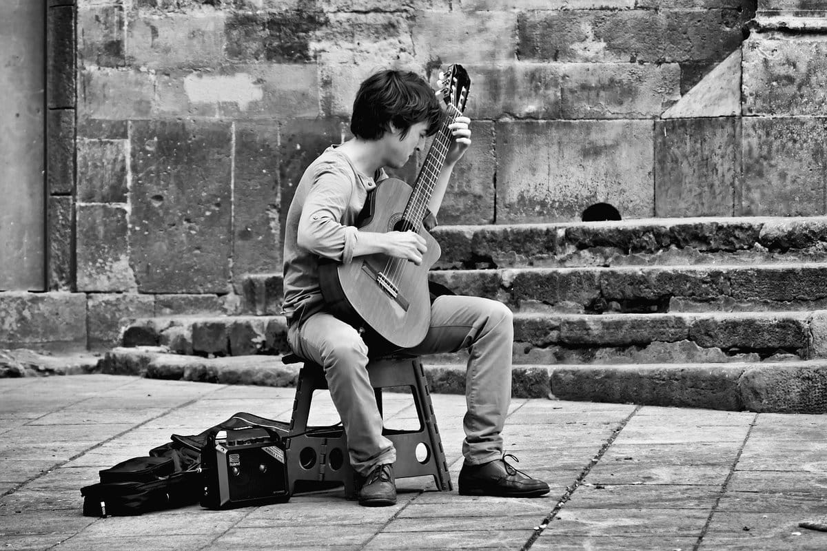 street guitarist